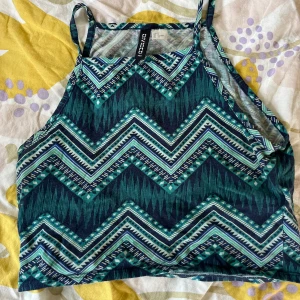 Halterneck-topp - Blå magtröja med halterneck. 💙🩵