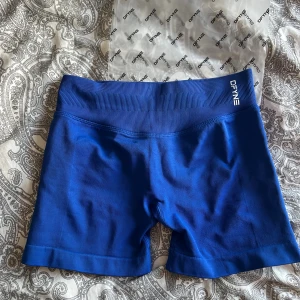 Dfyne shorts - Shorts från Dfyne i modellen impact. Helt nya och oanvända. Kolla gärna in mina andra annonser, vill du köpa flera varor så kan vi komma överens om ett paketpris!
