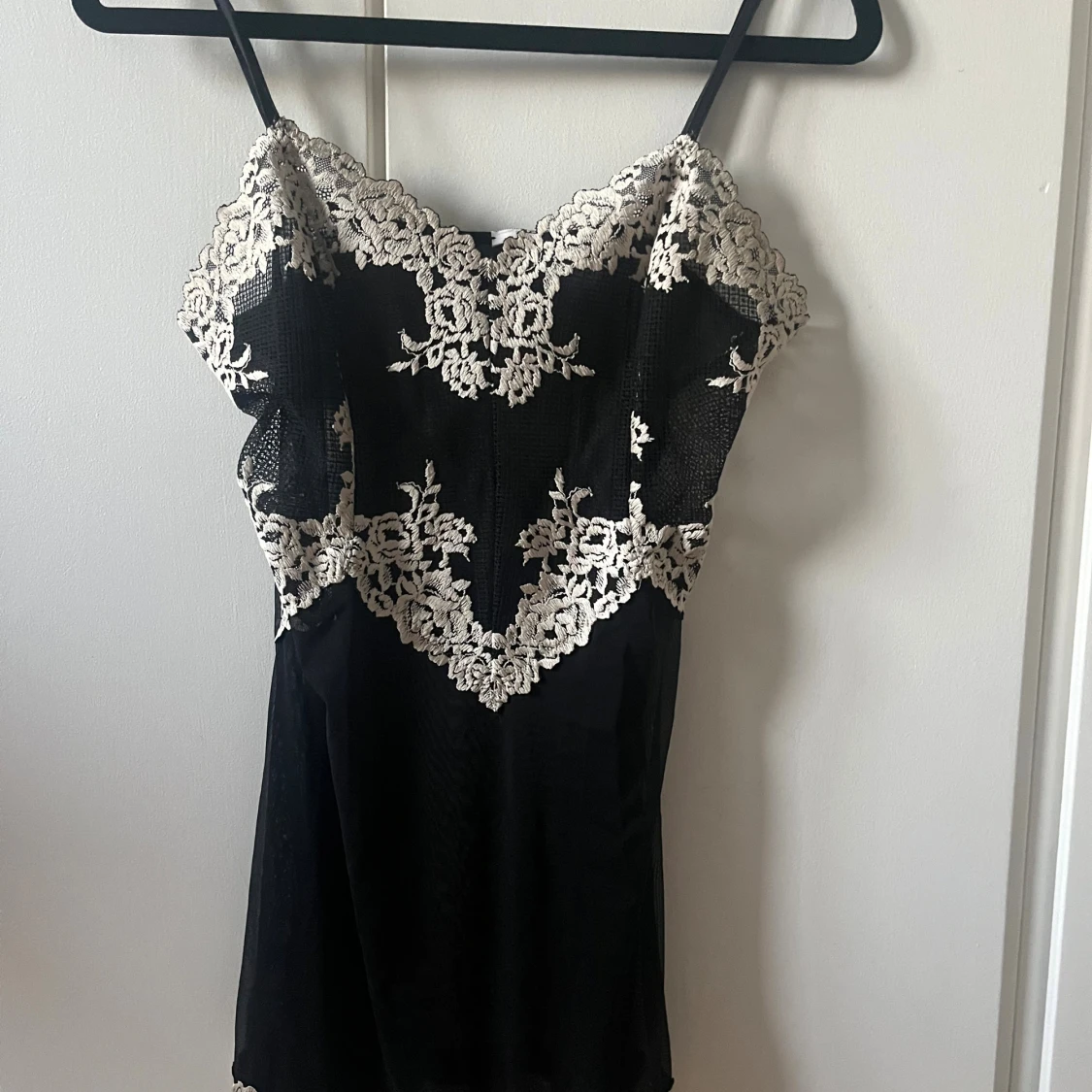 Svart spetsklänning från Intimissimi