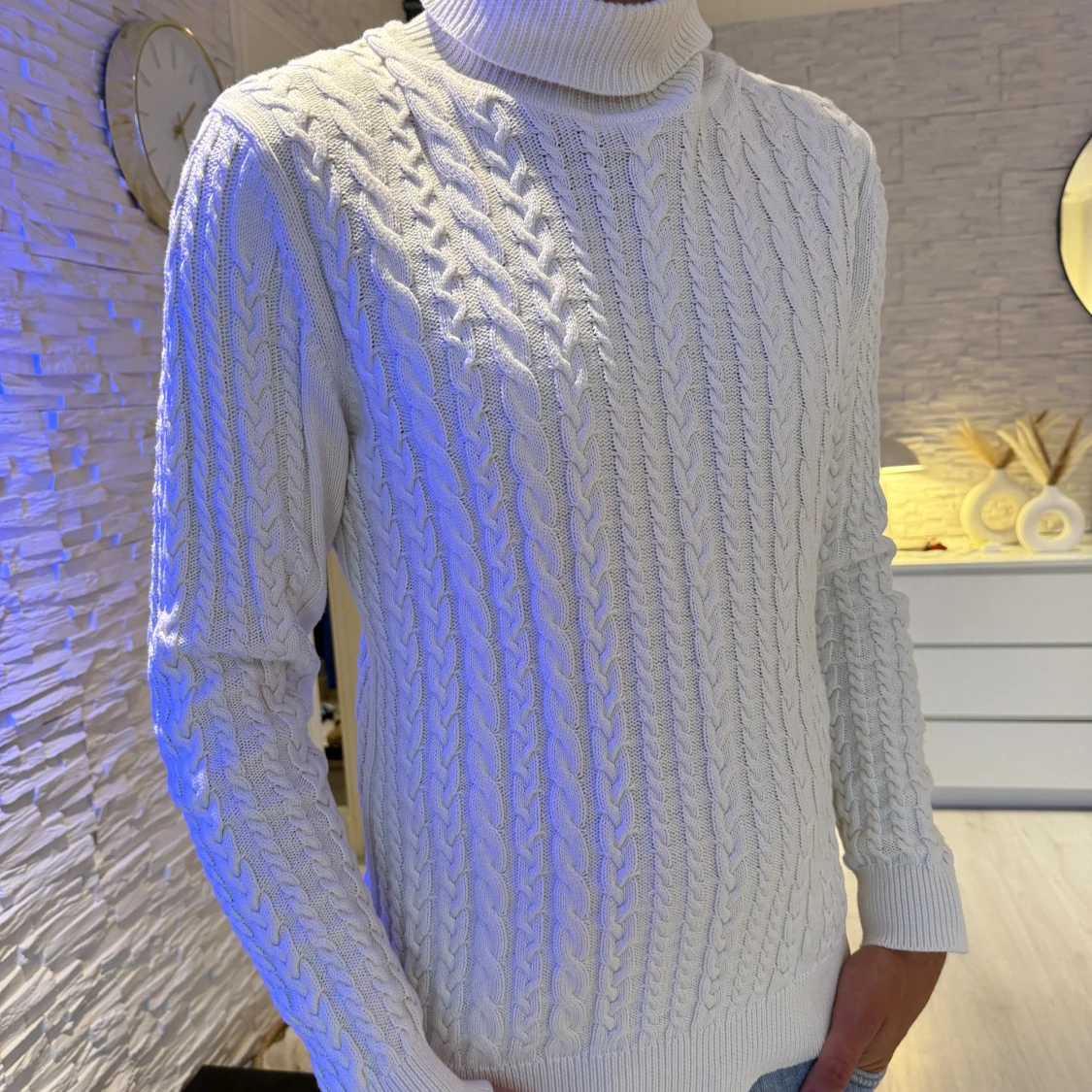 Vit stickad polotröja med kabelmönster - 3