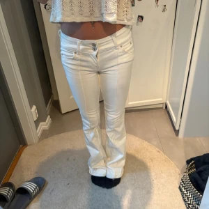 Low waist jeans  - Superfina jeans i storlek 34 passar mig som har s/xs 🩷jag är 163 och dom är lite för långa för mig🩷