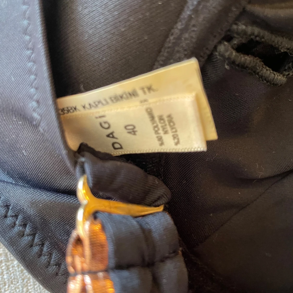 Dagi Svart bikini med guldiga detaljer  - 2