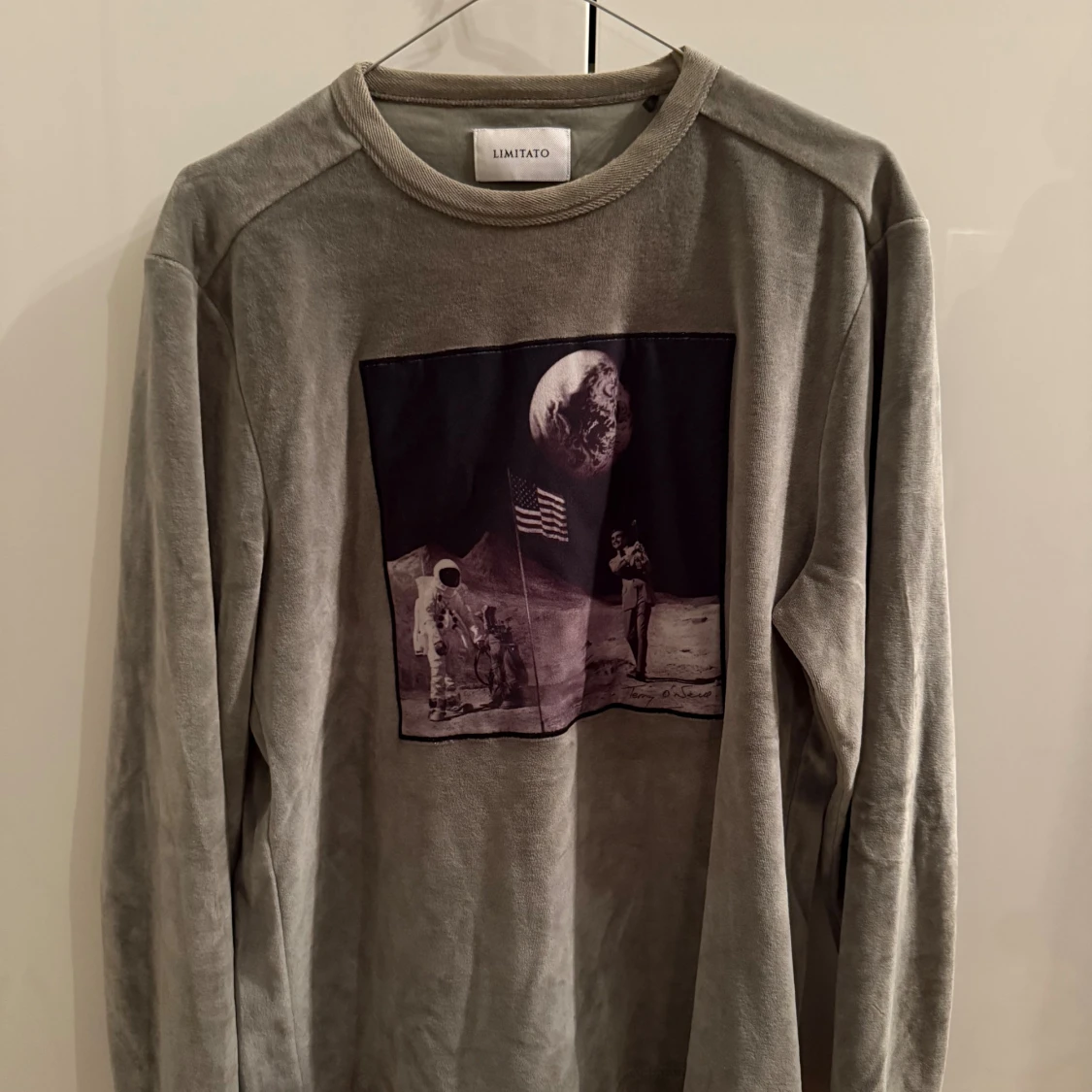 Grå långärmad tröja Limitato