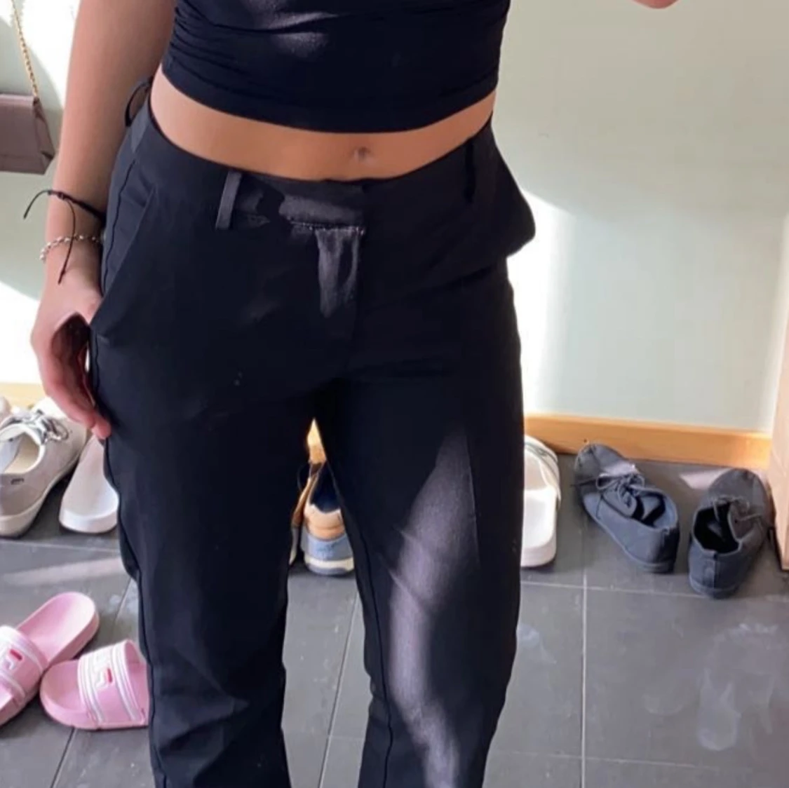 Svarta kostymbyxor med utsvängda ben - 1