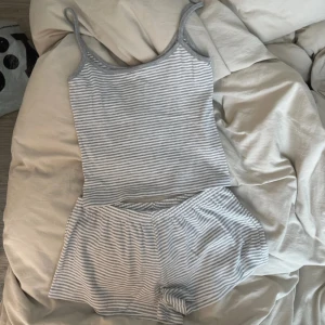 Pyjamas Subdued - Pyjamas set från subdued köpt nyligen men kommer ej tillanvändning