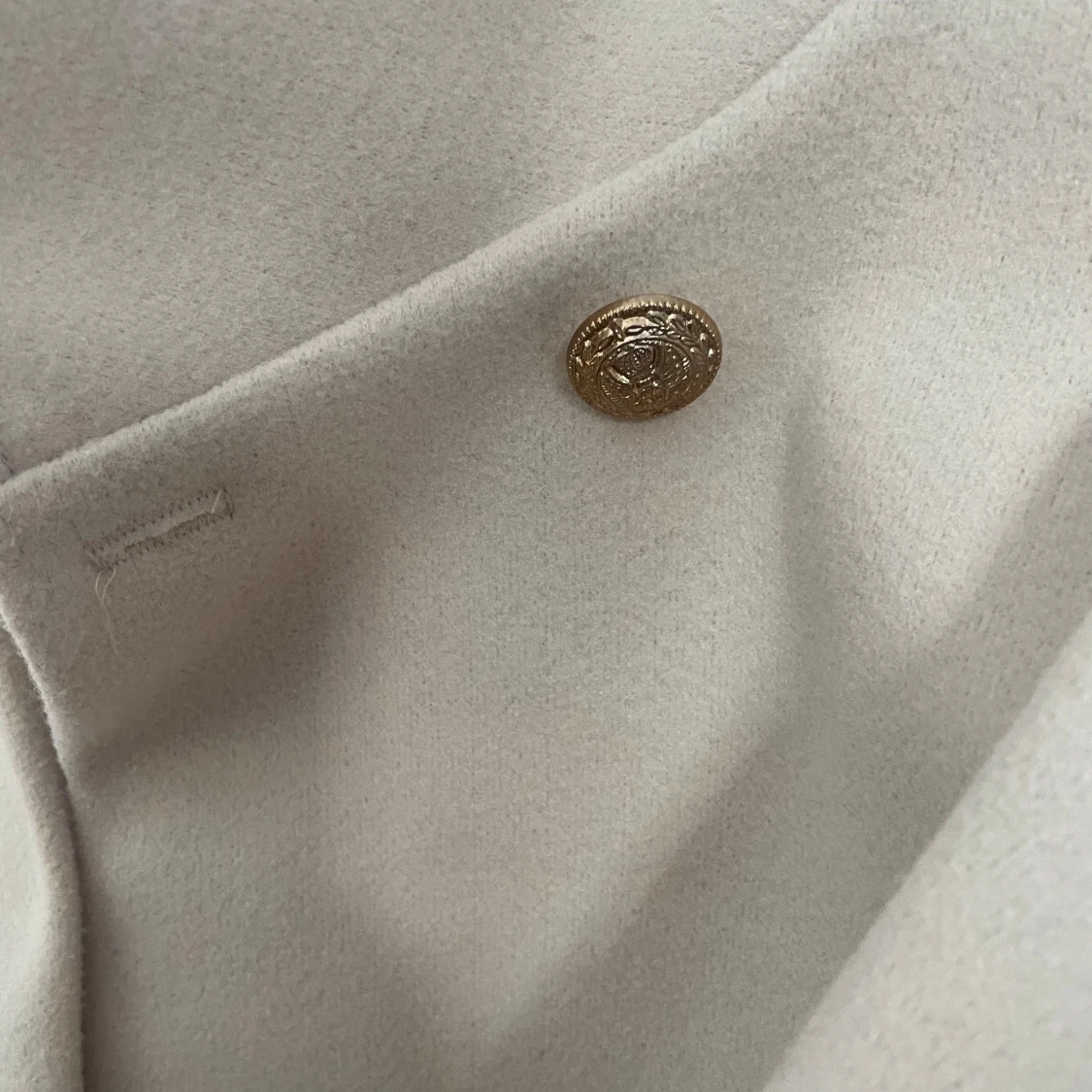 Beige cape-kappa från Missay - 1