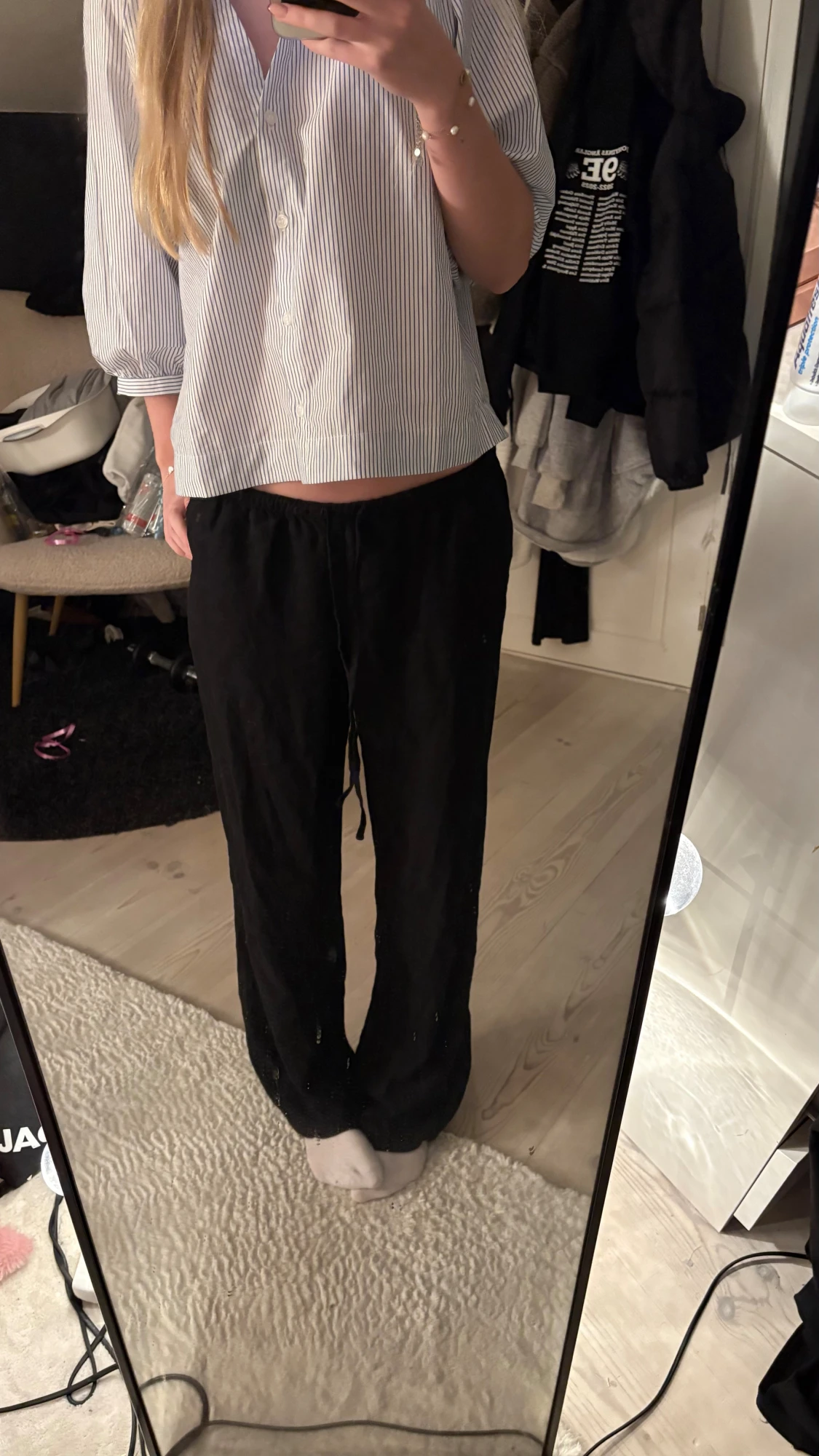 Svarta linnebyxor med snörning