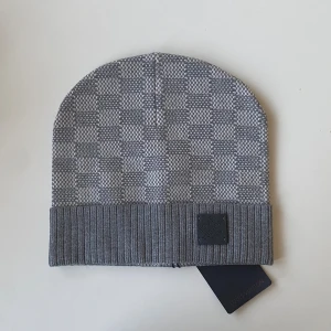 Lv mössa - Helt ny lv mössa. Oanvänd. Fraktar inom 1-3 dagar. Bästa kvalité ute på marknaden. 