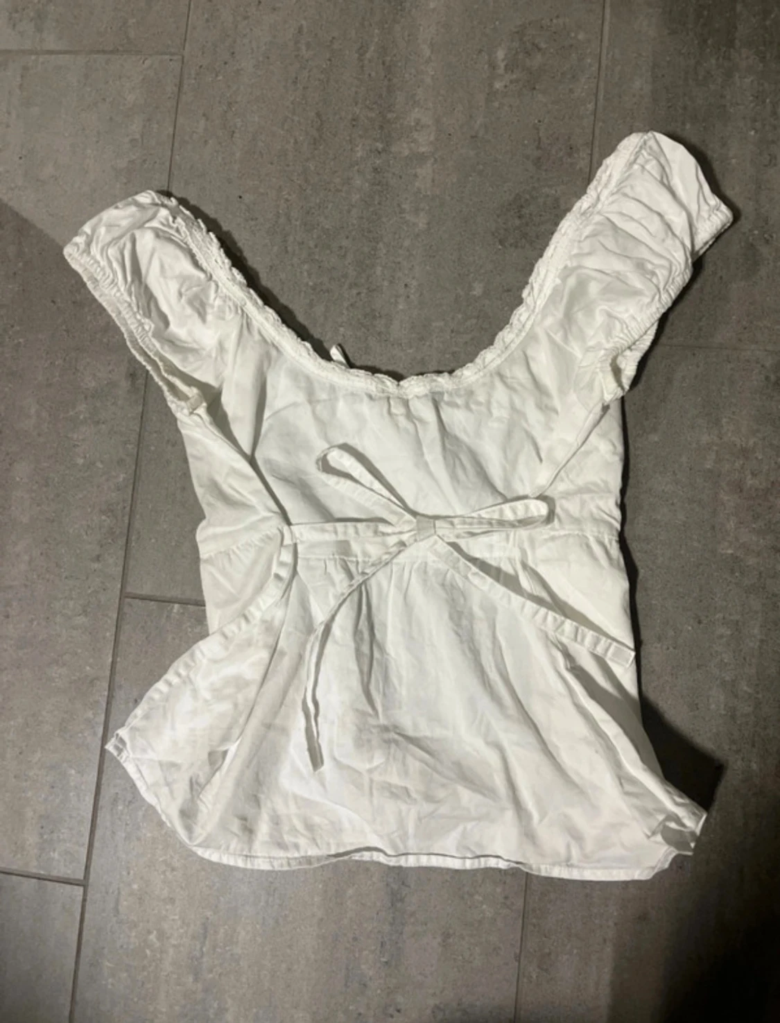 Vit blus med spets från Brandy Melville - 3