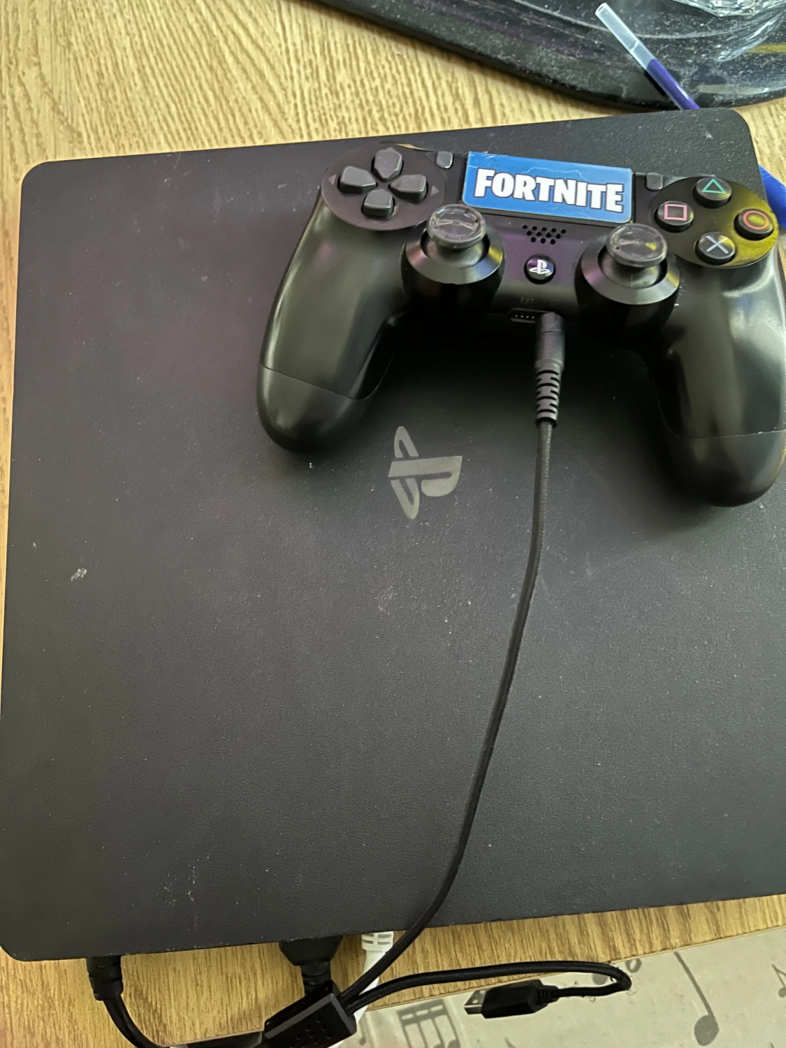 PlayStation 4 med DualShock 4 Fortnite Edition - 1
