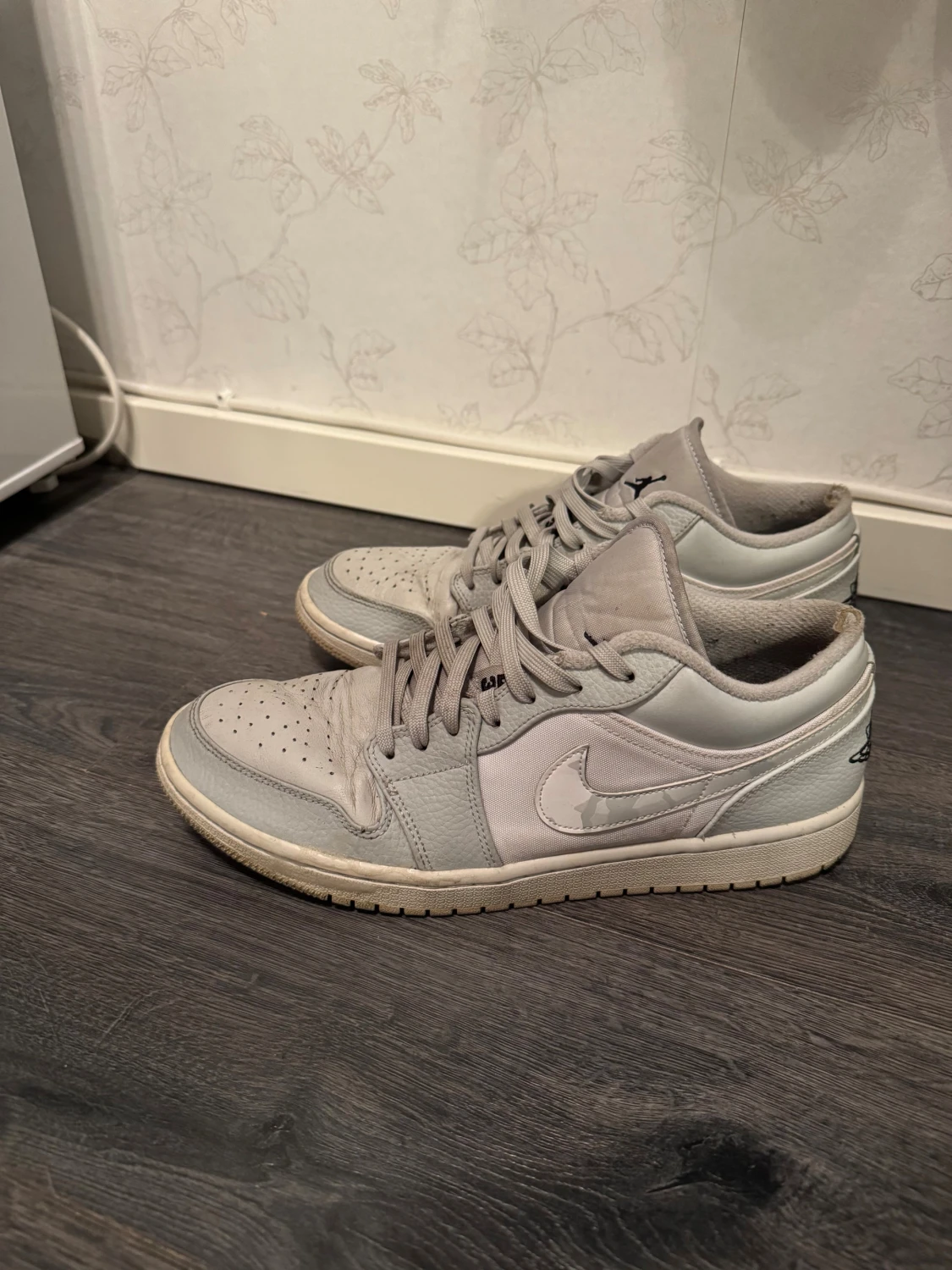Nike Air Jordan 1 Low i grått