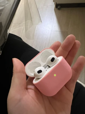 AirPods 3 fodral  - Fint skick vet inte vart den är köpt 