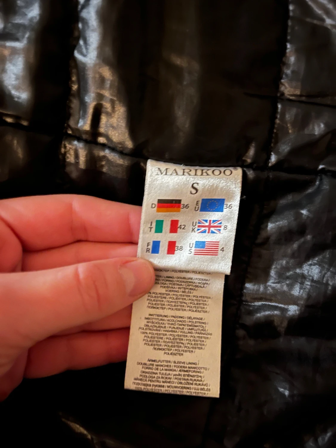 Svart vinterjacka med fuskpäls från Marikoo - 1