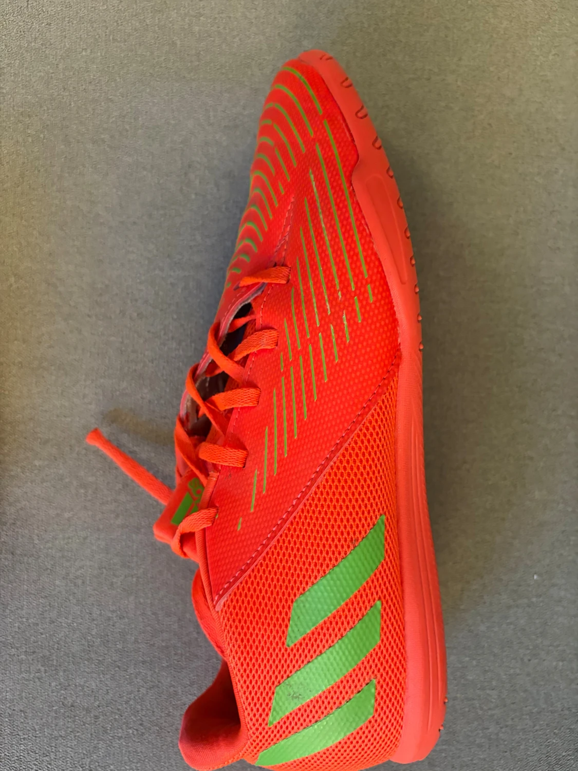 Adidas Predator röda fotbollsskor - 1