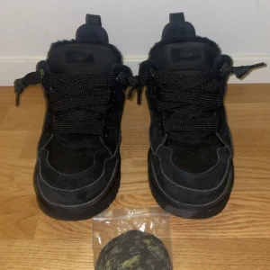 UGG Lowmel - Knappt använda, kom med prisförslag, vid intresse skickas fler bilder och pris diskuteras 