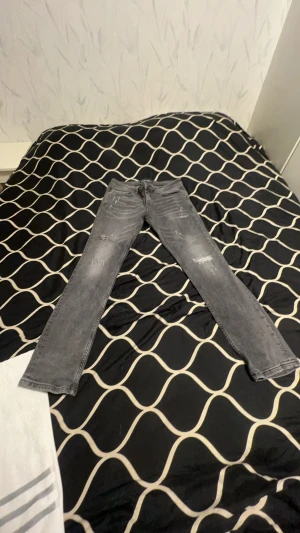 Grå dsquared  jeans med slitningar - Dsquared jeans 