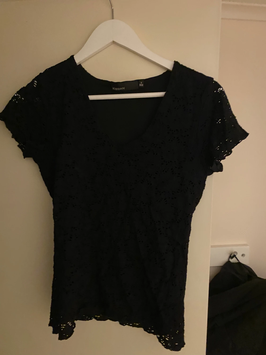 Svart spetsblus från Kappahl