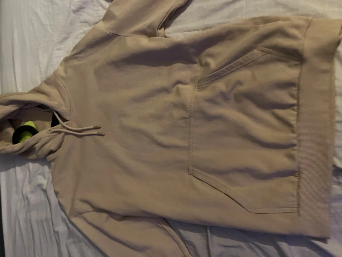 Beige hoodie från 157 med huva