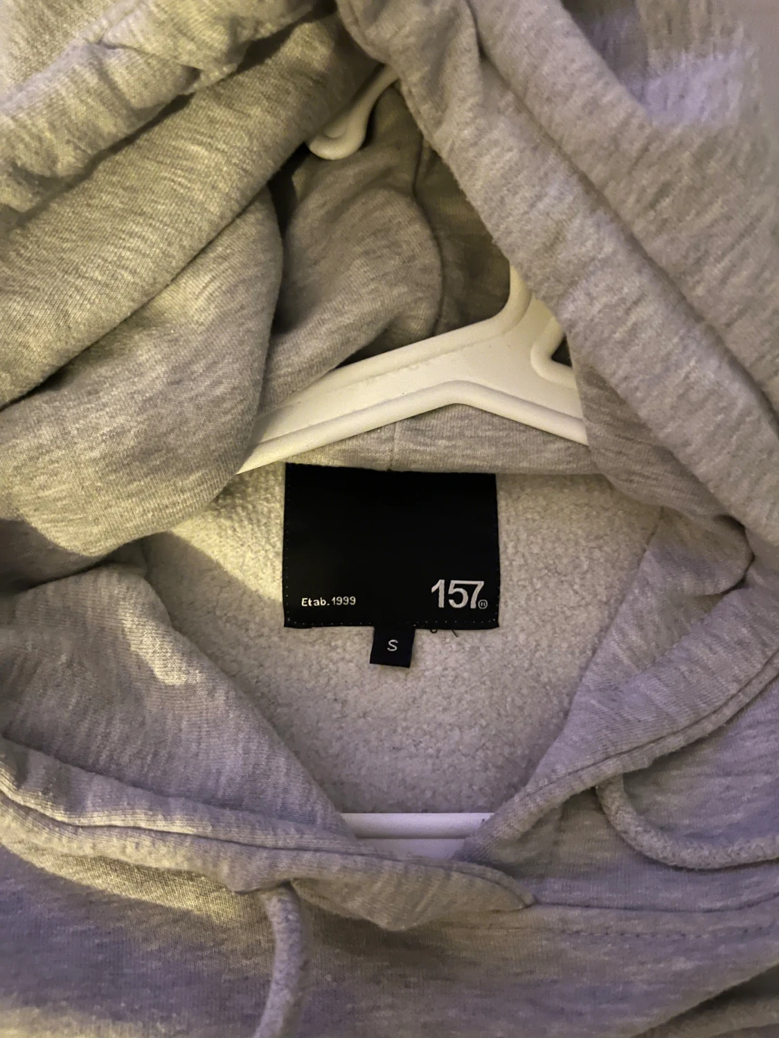 Grå hoodie från 157 med huva - 1