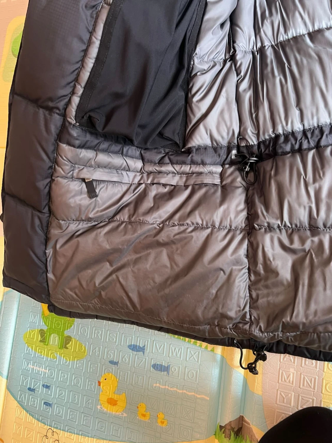 Svart dunjacka från Fjällräven S - 4