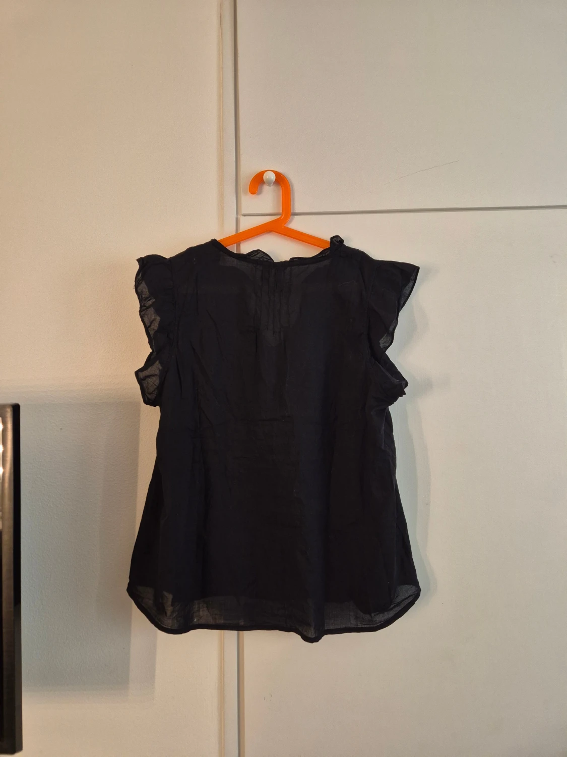 Svart blus med detaljer  - 3