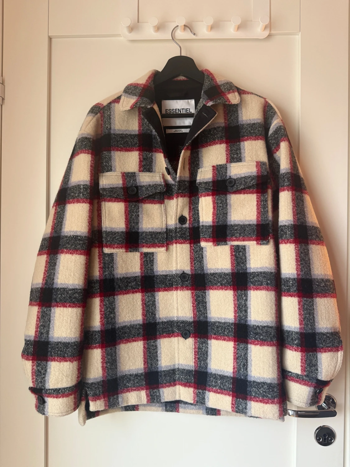 Rutig overshirt från Essentiel Antwerp