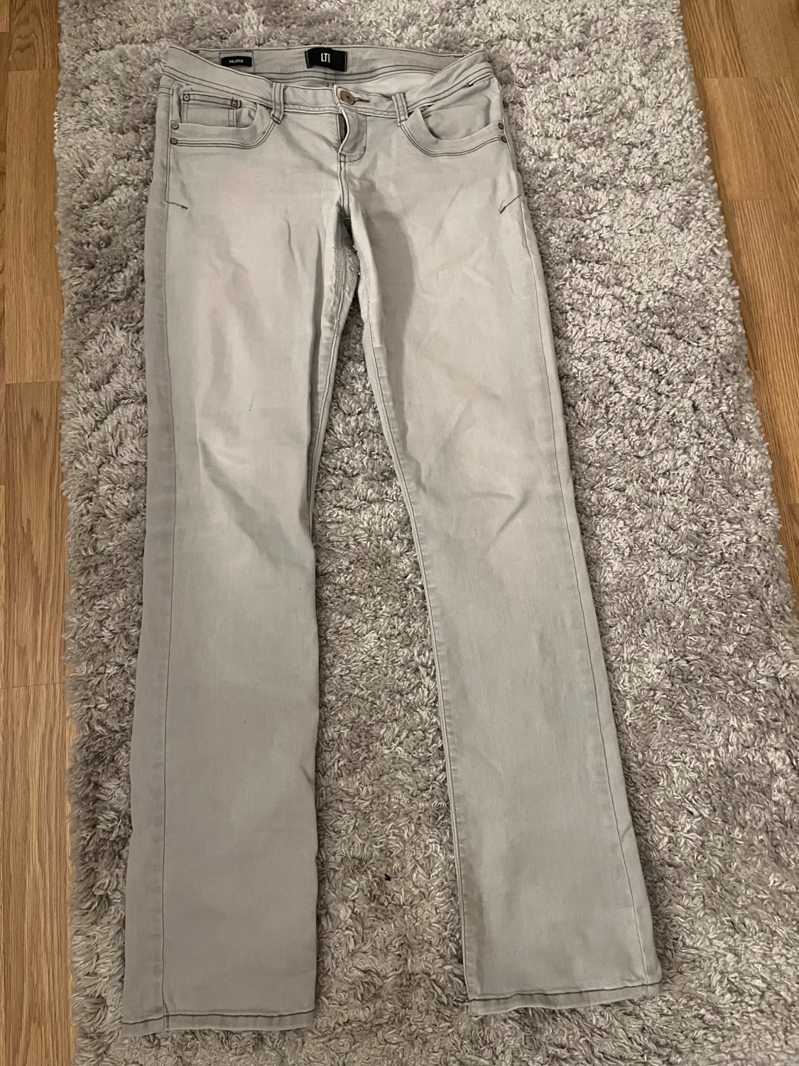 Ljusgrå bootcut jeans från LTB - 3