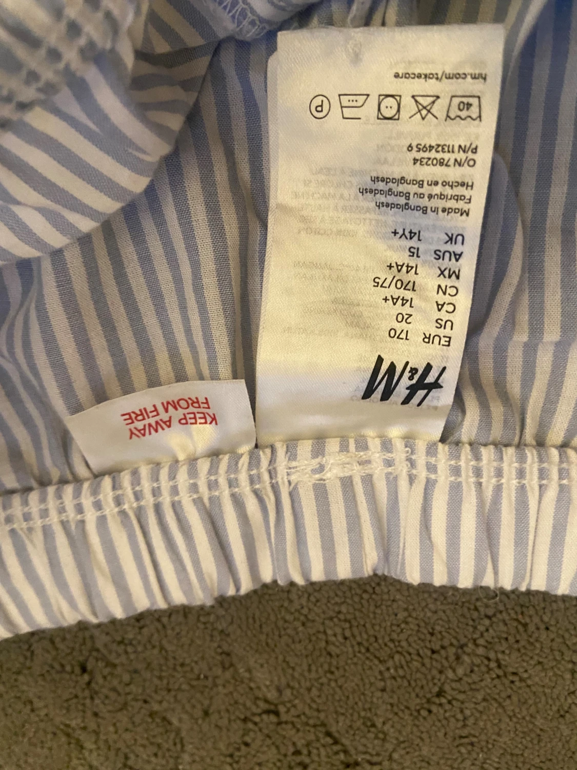 Blå vitt pyjamasset från H&M - 2