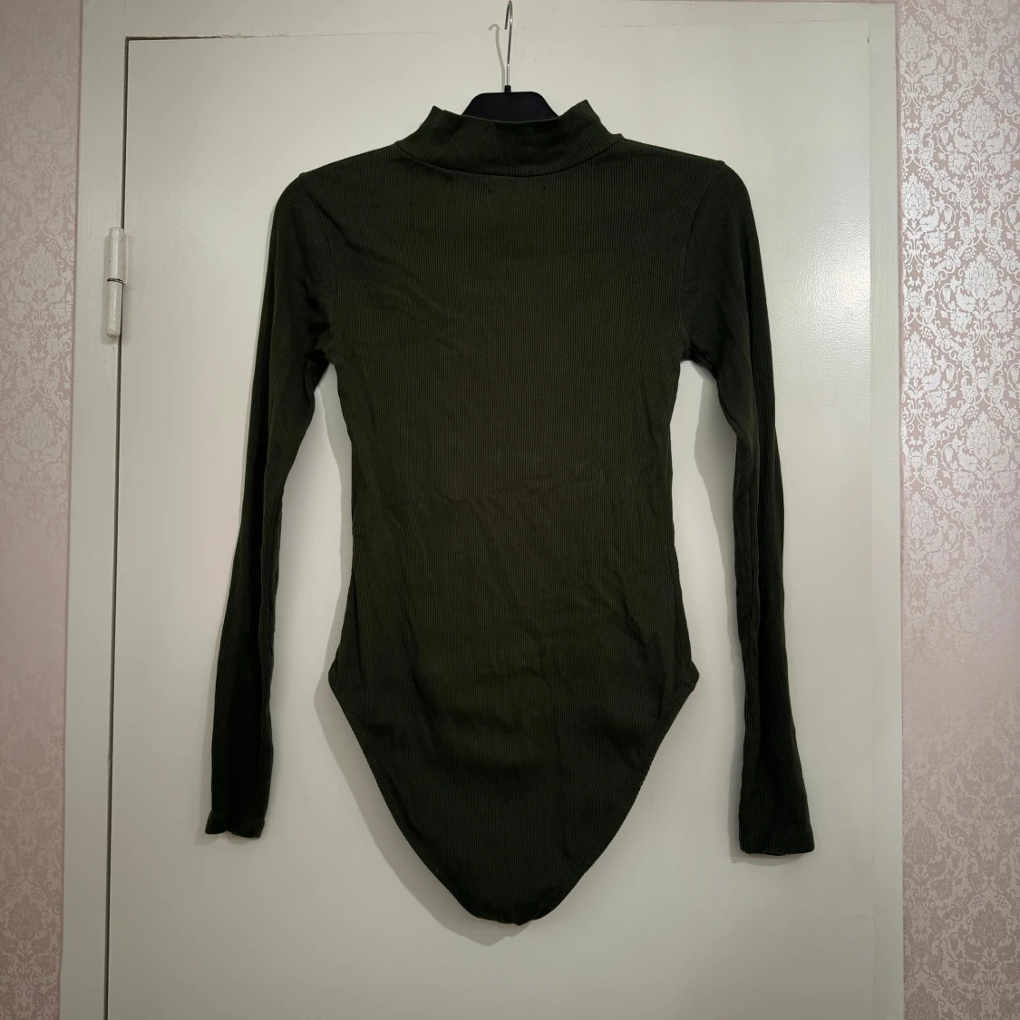 Mörkgrön ribbad bodysuit - 2