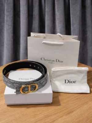 Dior bälte  - Äkta Dior belt köpt på hemsida och allt kvitto finns givetvis 🧾