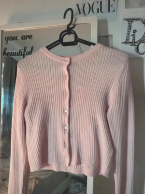 Rosa kofta - Rosa kofta från lager 157. Har använt den några gånger och den är i bra skick🙌