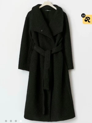 SÖKER I XS - Jag söker denna kappa i XS. Om ni eran kontakta mig!!! Kan ge ett bra pris