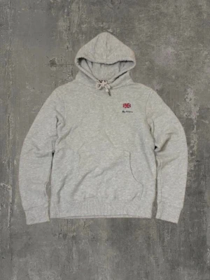Ben sherman hoodie - En extremt snygg hoodie ifrån Ben Sherman i ny skick! Hoodien är i storlek S och är väldigt skön! Meddela gärna oss om du har några frågor! Priset är ej hugget i sten vid snabb affär! Mvh Saint