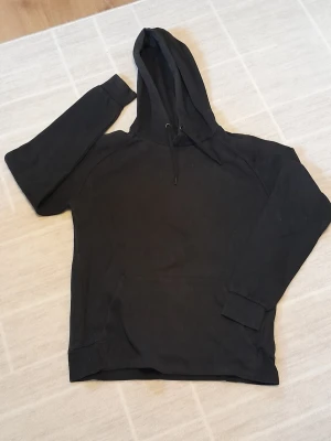 Svart hoddie  - Svart hoddie från stadium i stl m. !!endast swish +frakt!!