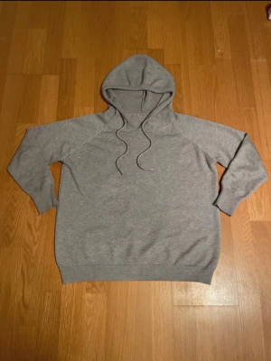 Kashmir hoodie - Säljer denna riktigt snygga och sköna Kashmir hoodie. Den är i storlek xs.