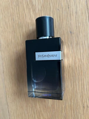 Yves Saint Laurent edp parfym - YSL edp parfym  Har inte sprayats en enda gång, hela 100ml flaskan är full.  Originalförpackning följer med