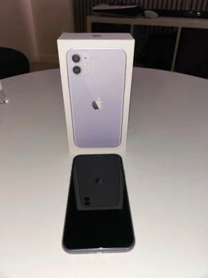 Iphone 11 purple - Skick: Väldigt bra, inga repor eller sprickor - Batterihälsa: 83% - Minne: 64GB