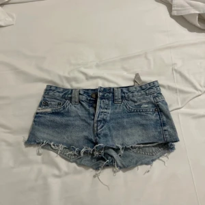 Super snygga jeansshorts lågmidjade - Säljer eftersom de är för små. Passar till alla outfits❤️