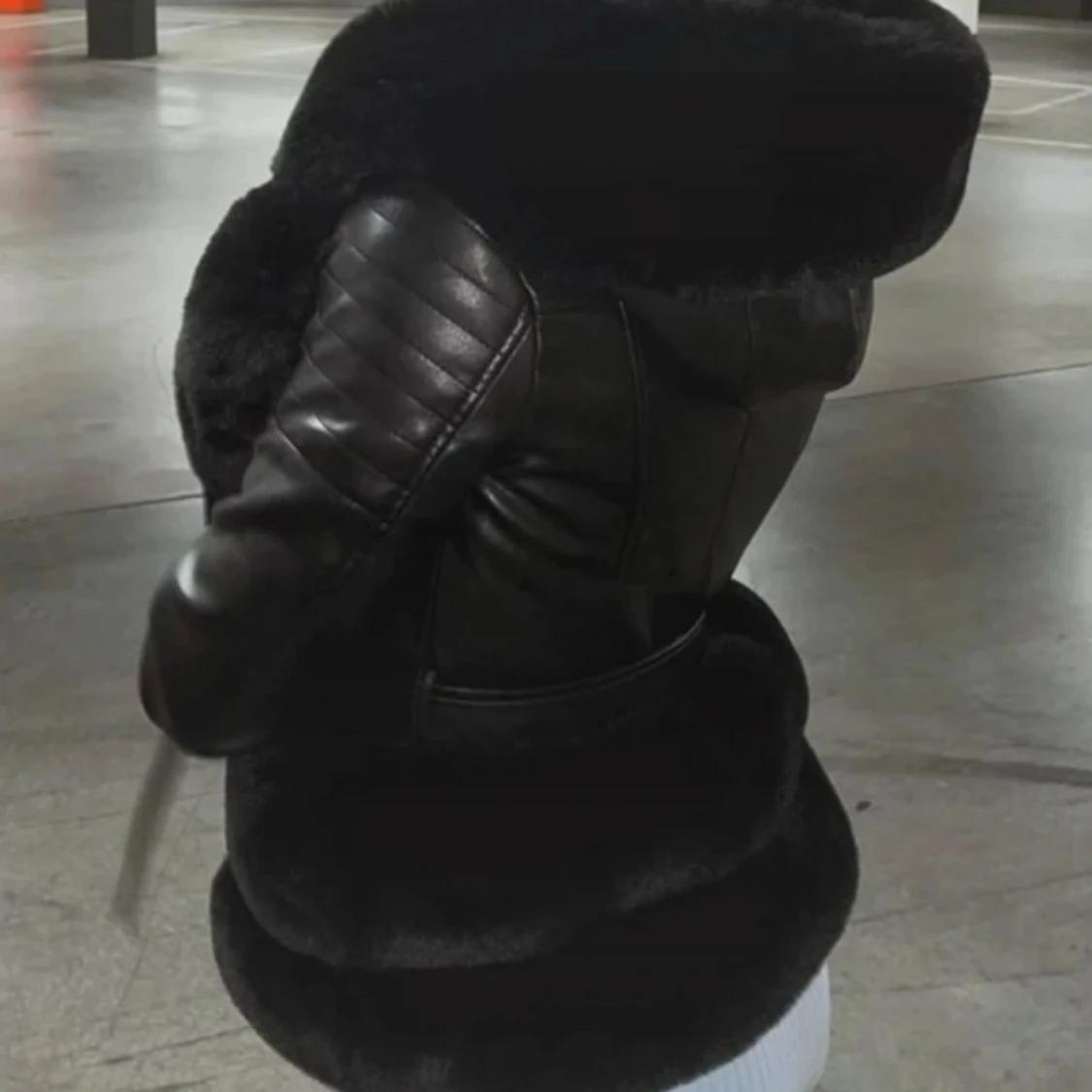 Svart jacka med bälte och dragkedja - 2