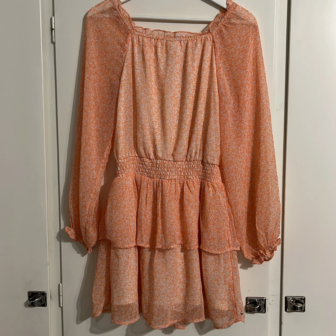 Persikofärgad blommig klänning Kappahl - 1