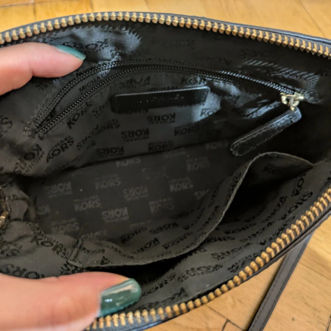 Svart axelväska från Michael Kors - 1