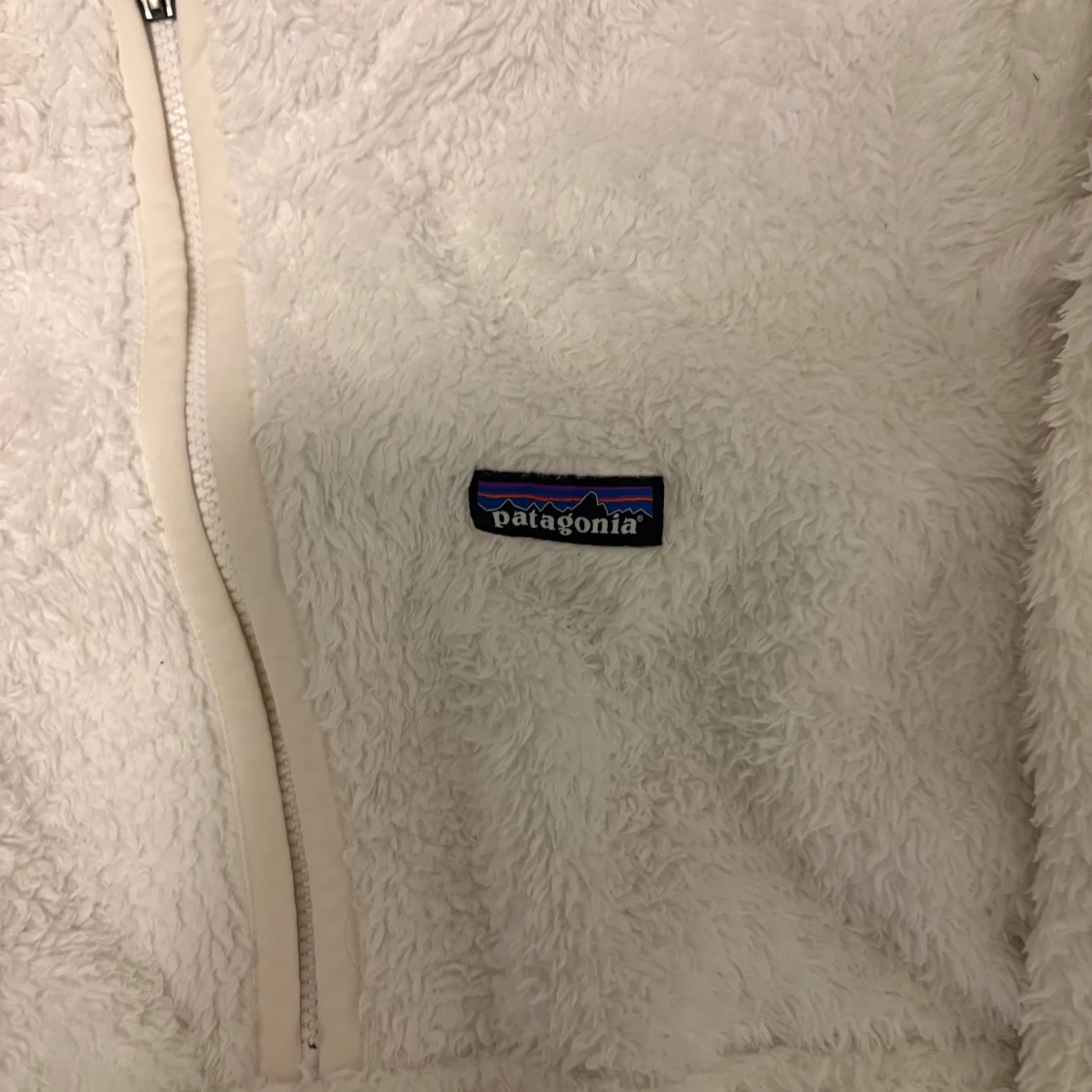 Vit fleecehoodie från Patagonia - 3