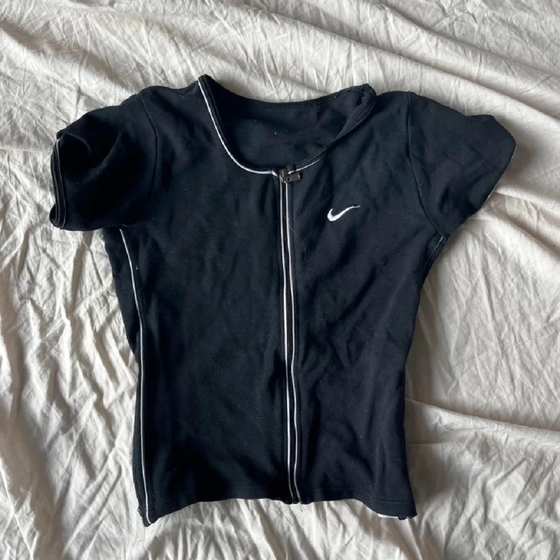 Svart kortärmad topp från Nike
