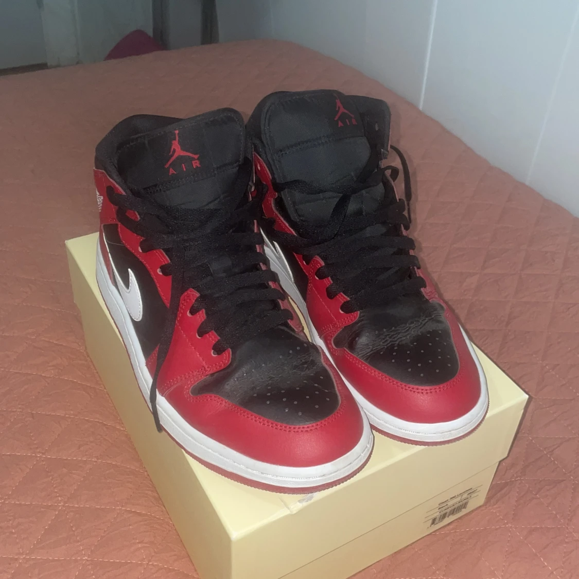 Nike Air Jordan 1 Mid röd/svart/vit - 1