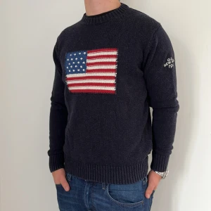 Gant sweatshirt med usa flagga  - Gant sweatshirt | Mycket bra skick | Size - M | Pris 449 | Hör av dig vid minsta fråga eller fundering📩