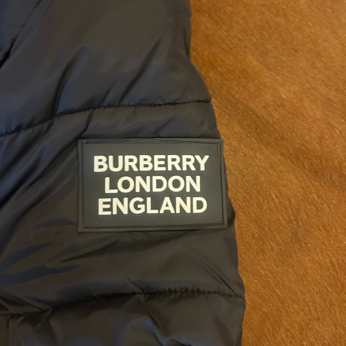 Svart pufferjacka från Burberry - 2