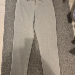 Kostymbyxor - Kostymbyxor från JUNK de LUX använda 1-2 gånger, nypris 699