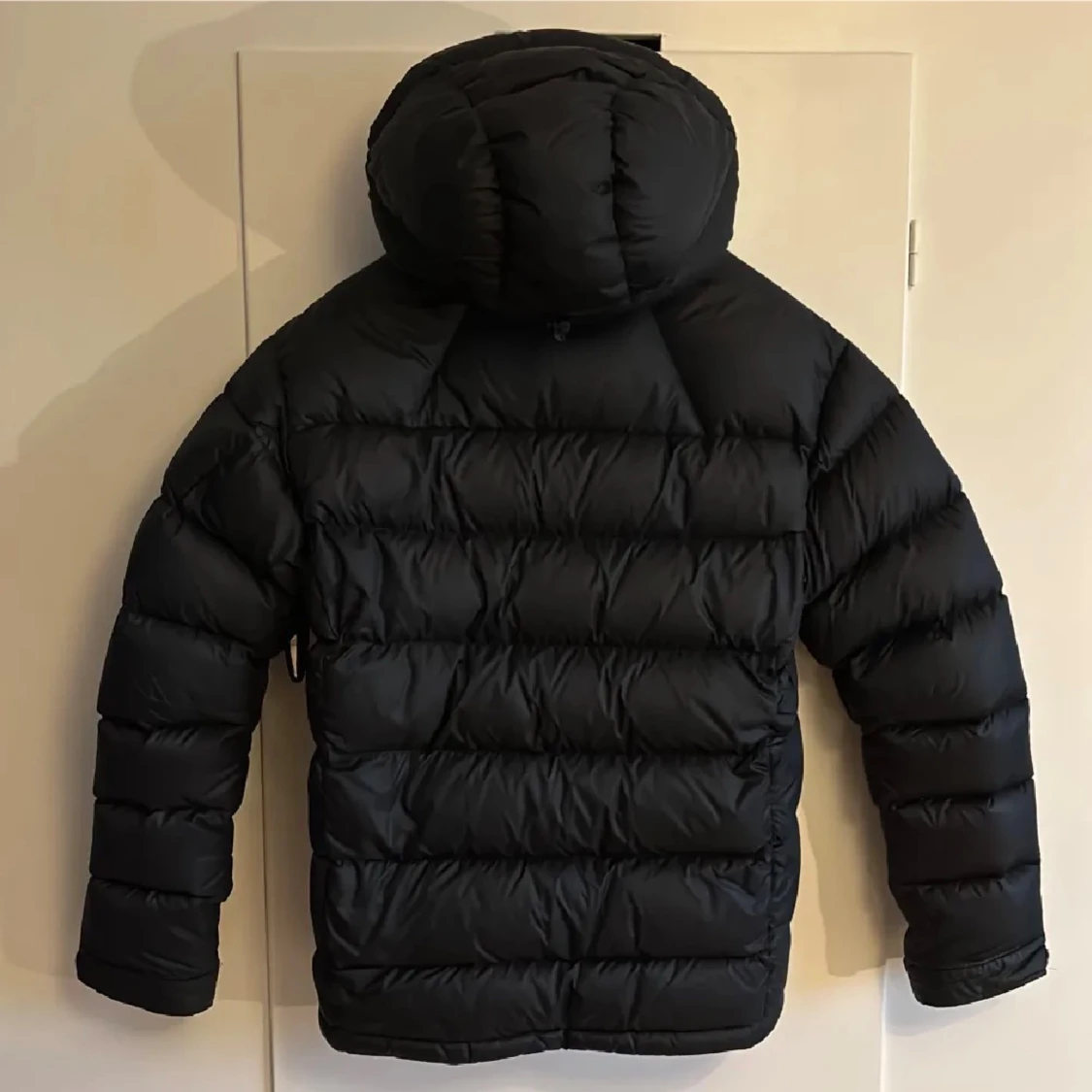 Svart dunjacka Peak Performance - 1