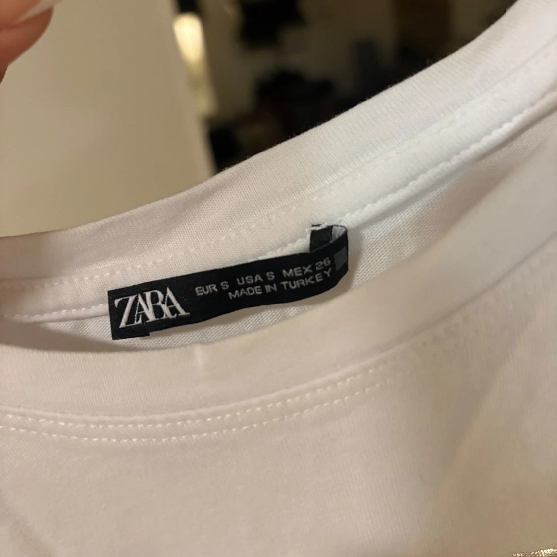 Vit t-shirt med silvertryck från Zara - 2
