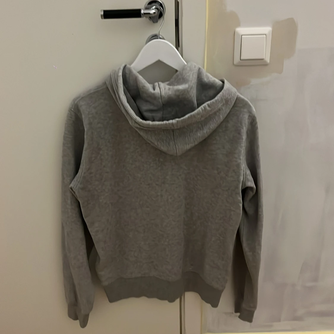 Grå hoodie från GANT med tryck - 3